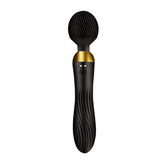 VIBRAATTORI PLEASUREZ Powerwand, musta, ergonominen muoto ja voimakas värinä, näkyy kuvan nimettömän mallin kanssa.