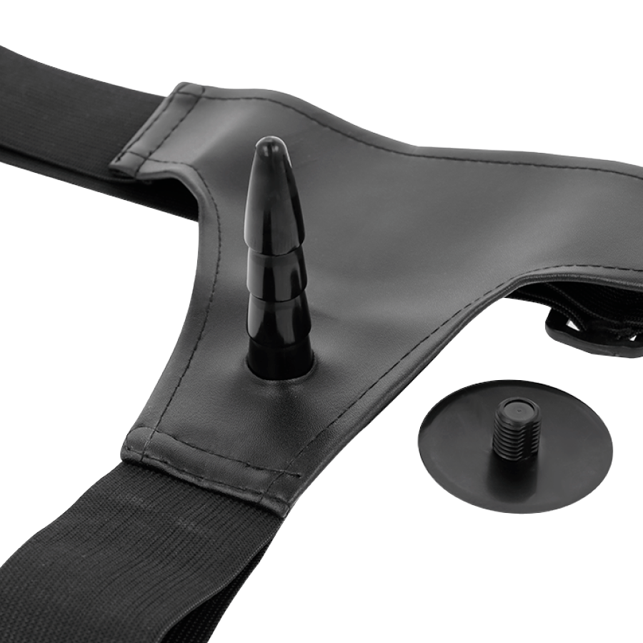 HARNESS ATTRACTION VIBRAATTORI STRAP-ON Walter 15,5 cm naisten seksilelu, strap-on harness ja vibraattori näkyvissä